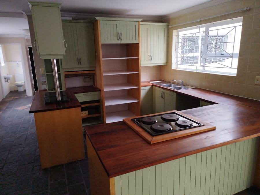 To Let 5 Bedroom Property for Rent in Strand Central Western Cape